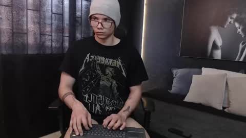 Snapshot of magic_boy01 chatting on 15, 9, 2025 Damian Rivers online show from 15, 9, 2025