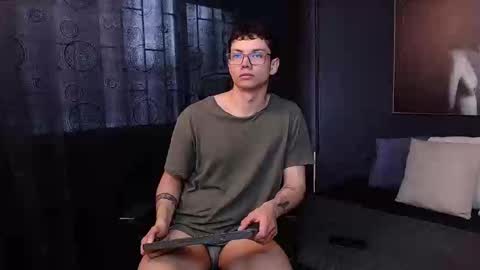 Snapshot of magic_boy01 chatting on 17, 10, 2025 Damian Rivers online show from 17, 10, 2025