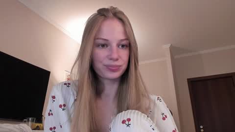 Snapshot of magic_couple13 chatting on 6, 1, 2025 Alice online show from 6, 1, 2025