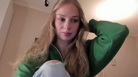 Snapshot of magic_couple13 chatting on 24, 1, 2025 Alice online show from 24, 1, 2025