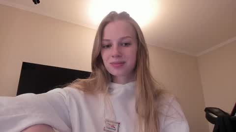 Snapshot of magic_couple13 chatting on 13, 2, 2025 Alice online show from 13, 2, 2025