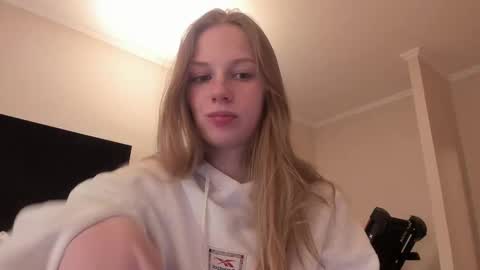 Snapshot of magic_couple13 chatting on 13, 2, 2025 Alice online show from 13, 2, 2025