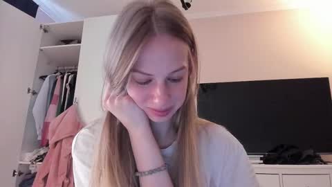 Snapshot of magic_couple13 chatting on 22, 2, 2025 Alice online show from 22, 2, 2025