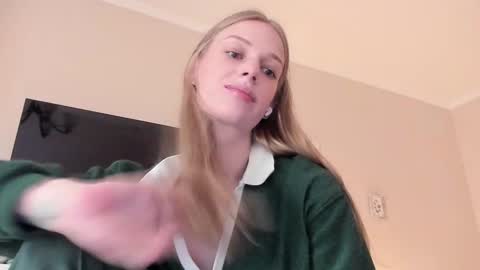 Snapshot of magic_couple13 chatting on 4, 3, 2025 Alice online show from 4, 3, 2025