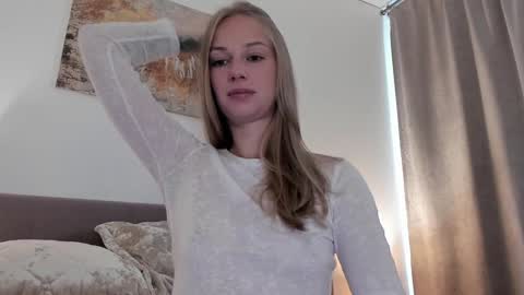 Snapshot of magic_couple13 chatting on 12, 9, 2025 Alice online show from 12, 9, 2025