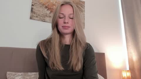 Snapshot of magic_couple13 chatting on 23, 9, 2025 Alice online show from 23, 9, 2025