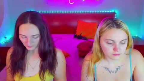 Lili and Bella online show from 14, 12, 2024