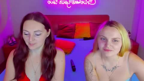 Lili and Bella online show from 11, 1, 2025