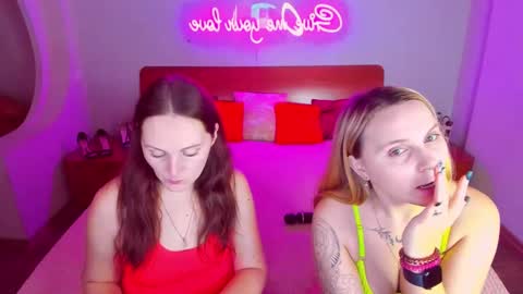 Lili and Bella online show from 5, 2, 2025
