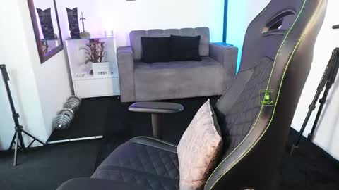 Snapshot of magnus_savage chatting on 15, 3, 2026 If you want me to use the Lovense please let me know -- online show from 15, 3, 2026