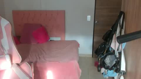 Snapshot of mahia_frizzy chatting on 28, 10, 2025 mahia_frizzy online show from 28, 10, 2025