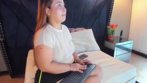 Snapshot of mahiasmith13 chatting on 5, 10, 2025 MAHIA online show from 5, 10, 2025