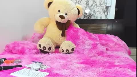 Maia Bronce online show from 20, 12, 2025