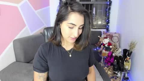 Snapshot of maiaconnor chatting on 14, 12, 2025 online show from 14, 12, 2025