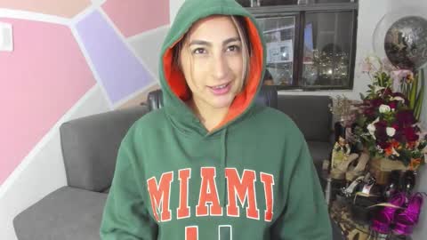 Snapshot of maiaconnor chatting on 18, 1, 2026 online show from 18, 1, 2026