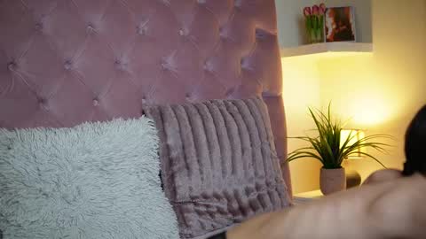  Maia  online show from 21, 10, 2025