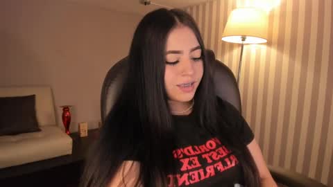 Snapshot of maiiitee_ chatting on 12, 9, 2025 Mait online show from 12, 9, 2025