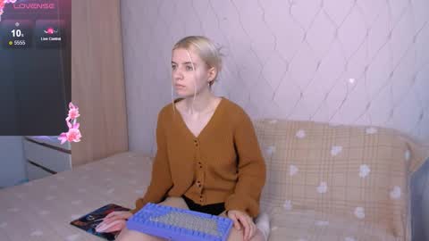 Snapshot of mailin_harrington chatting on 14, 10, 2025 Your kitty online show from 14, 10, 2025