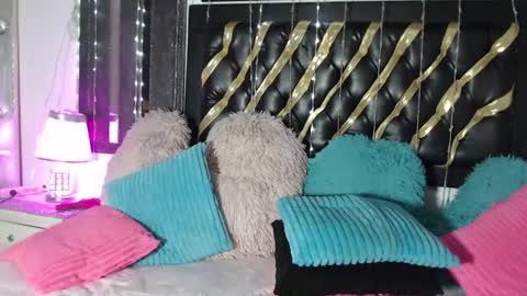 Snapshot of mailyn_gold chatting on 3, 3, 2026 mailyn_gold online show from 3, 3, 2026