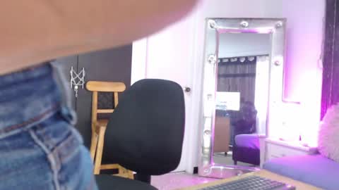 Snapshot of mailyn_gold chatting on 21, 3, 2026 mailyn_gold online show from 21, 3, 2026