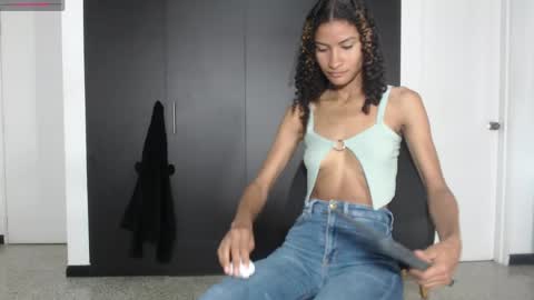 Snapshot of mailyn_gold chatting on 6, 6, 2026 mailyn_gold online show from 6, 6, 2026