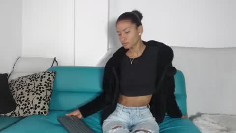 Snapshot of mailyn_gold chatting on 20, 6, 2026 mailyn_gold online show from 20, 6, 2026