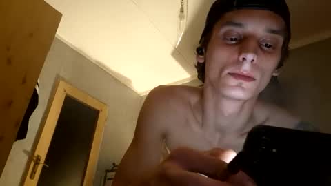 Snapshot of majlosustik chatting on 4, 12, 2024 majlosustik online show from 4, 12, 2024