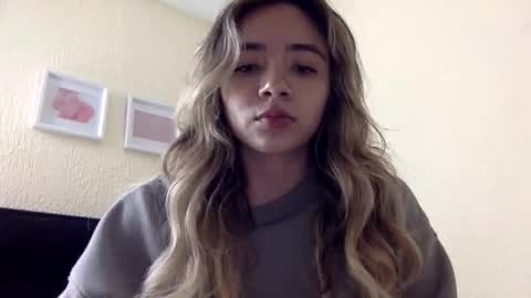 majo_gomezz online show from 10, 4, 2026