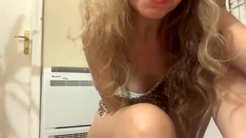 makemedanc online show from 21, 10, 2025