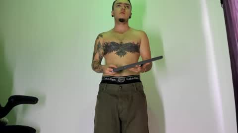 Snapshot of male_pussy chatting on 5, 12, 2024 ADAM online show from 5, 12, 2024