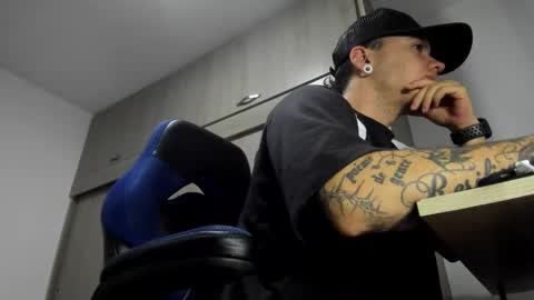 Snapshot of male_pussy chatting on 30, 10, 2025 ADAM         online show from 30, 10, 2025