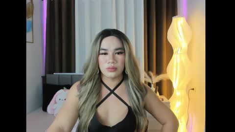 Snapshot of malia_nicole chatting on 14, 10, 2025 malia online show from 14, 10, 2025