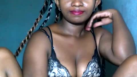 malinah01 online show from 8, 12, 2024