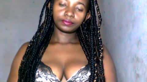 malinah01 online show from 9, 12, 2024