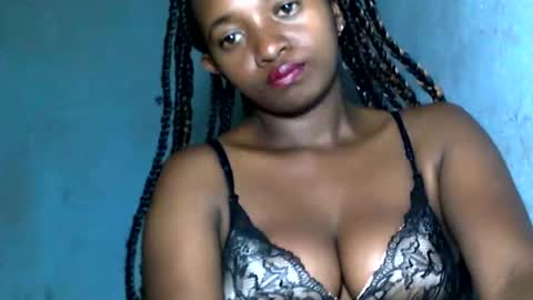malinah01 online show from 9, 12, 2024