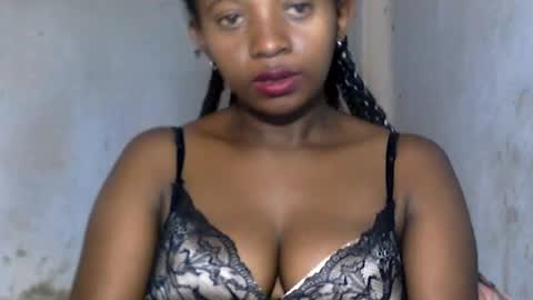 malinah01 online show from 17, 12, 2024