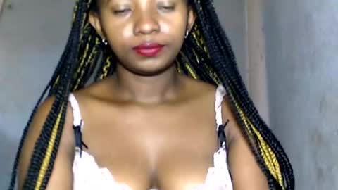 malinah01 online show from 8, 1, 2025