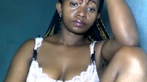 malinah01 online show from 13, 1, 2025