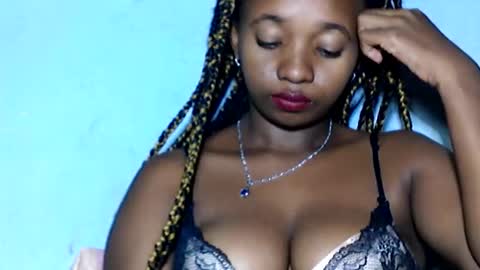 malinah01 online show from 25, 1, 2025
