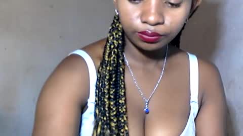 malinah01 online show from 28, 1, 2025