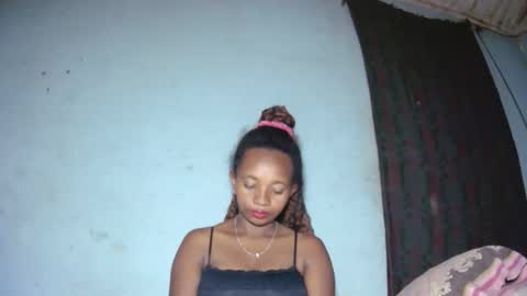 malinah01 online show from 9, 9, 2025