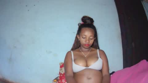 Snapshot of malinah01 chatting on 24, 9, 2025 malinah01 online show from 24, 9, 2025