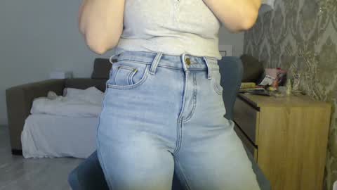 Snapshot of mallinia chatting on 4, 12, 2025 mallinia online show from 4, 12, 2025