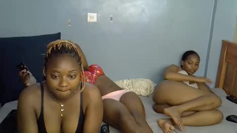 Snapshot of mama_pussie chatting on 26, 10, 2025 mama_pussie online show from 26, 10, 2025