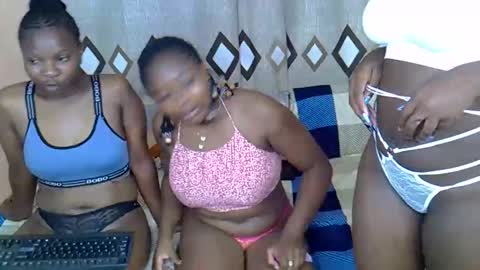 Snapshot of mama_pussie chatting on 2, 2, 2026 mama_pussie online show from 2, 2, 2026