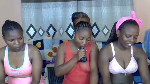 Snapshot of mama_pussie chatting on 4, 2, 2026 mama_pussie online show from 4, 2, 2026