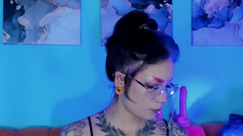   online show from 19, 11, 2025