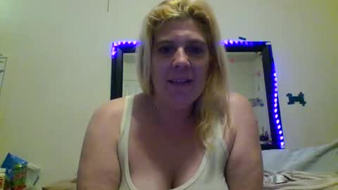 mindy22 online show from 6, 2, 2025