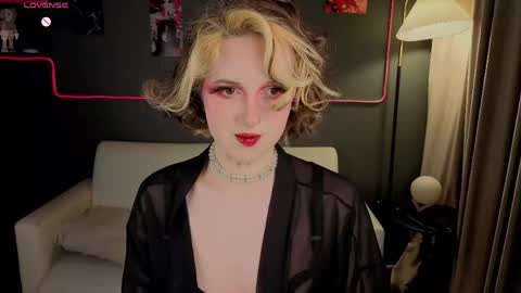 Luna online show from 4, 5, 2026