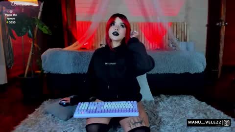 Snapshot of manu_nyx chatting on 20, 11, 2025 manu velezz Help me to get to 100 thumbs ups Tip 25tks Rate me online show from 20, 11, 2025